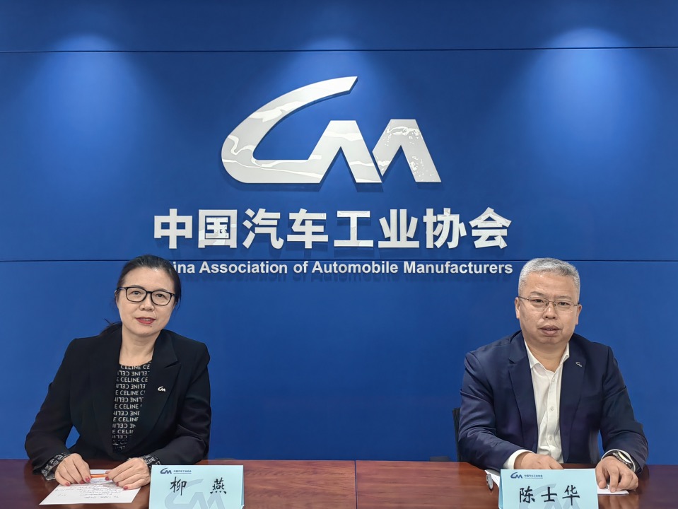 媒体管家|燃油车打不过新能源汽车？1—10月传统燃料乘用车国内销量同比下降20.5%