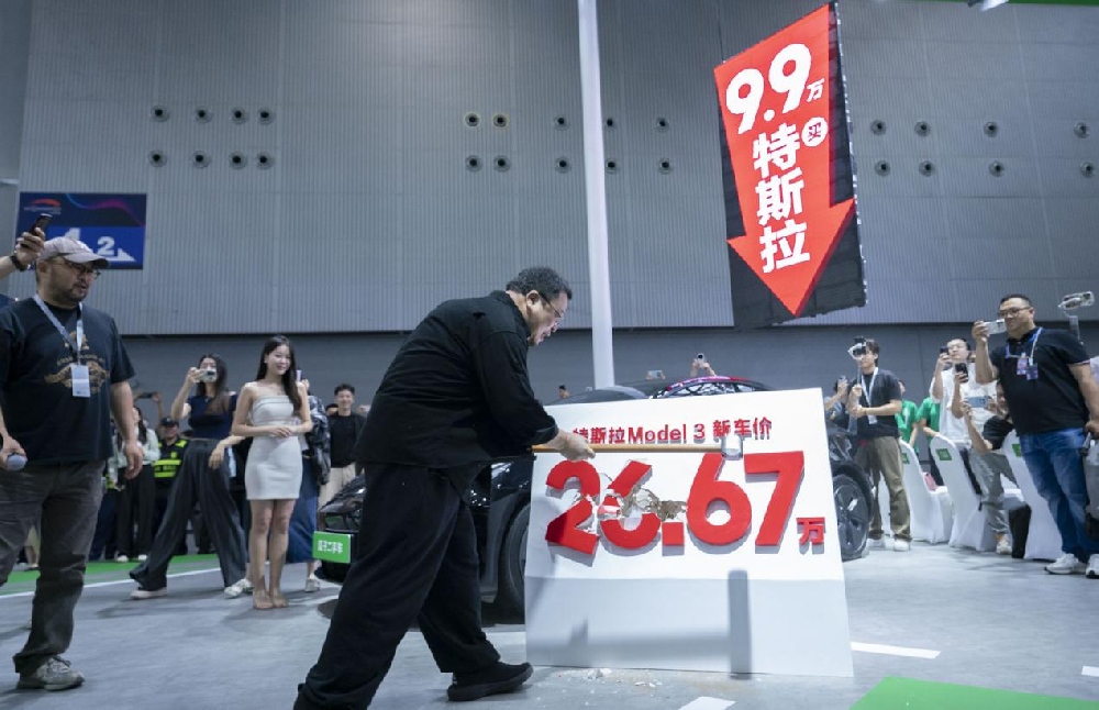 媒体管家|9.9万元买特斯拉？罗永浩化身瓜子二手车“首席砸价官”