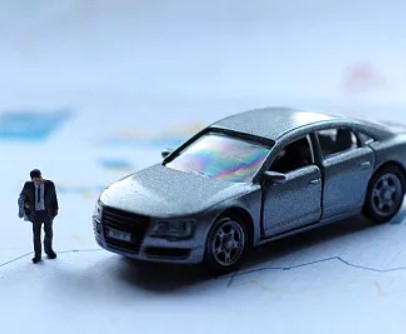 2025媒体管家:传统豪华品牌遭遇寒冬?奥迪经销商转投华为问界引热议