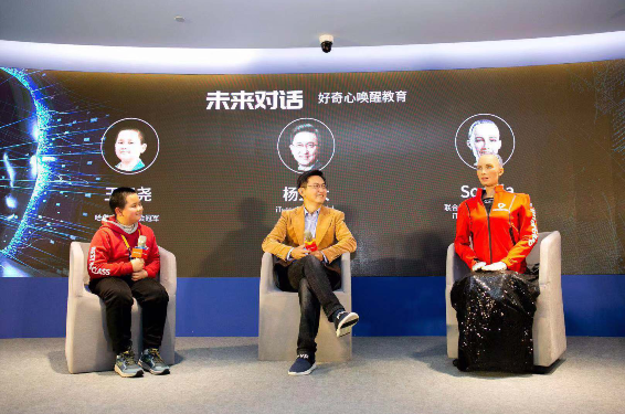 开学季,机器人索菲亚致信vipJr学员:打破边界,勇敢做自己