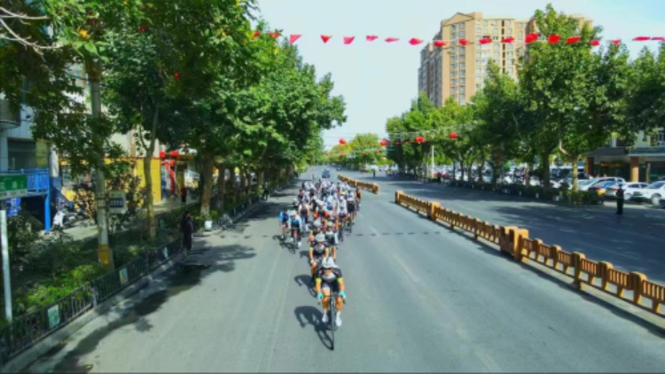 2024中塔自行车公开赛(沙雅站)暨沙雅城市公路自行车公开赛开赛 2024中塔自行车公开赛(沙雅站)暨沙雅城市公路自行车公开赛开赛