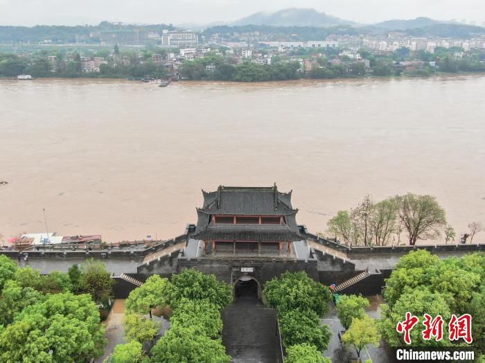 江西提前入汛 省内最大河流赣江上游水位迅速上涨 江西提前入汛 省内最大河流赣江上游水位迅速上涨