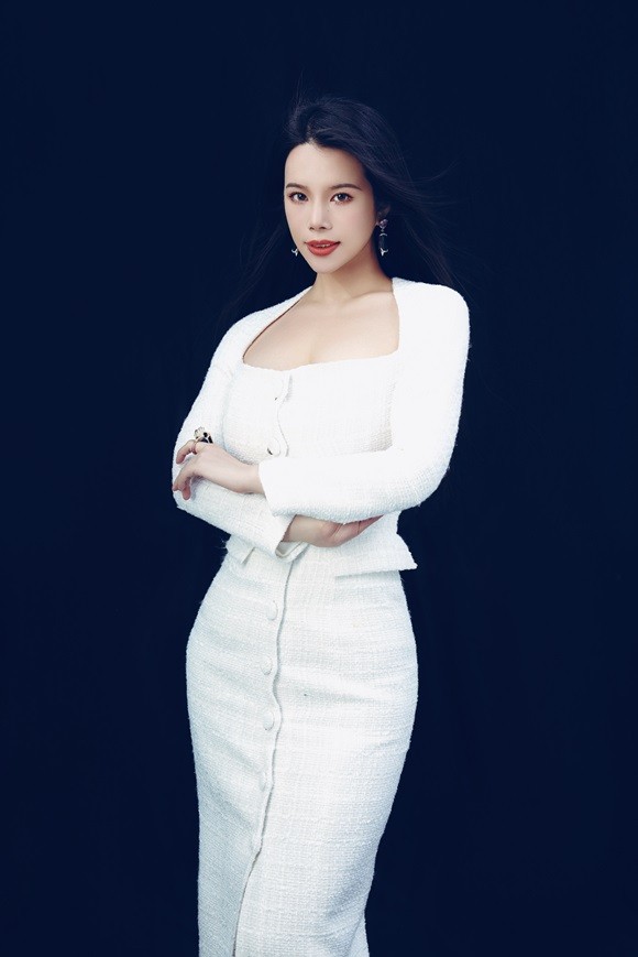 梦天家居迎新董事余晚晚,父女携手共绘高端生活方式新篇章