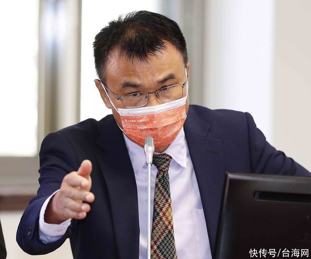 蛋荒无解陈吉仲曾喊“知所进退” 王鸿薇轰：这才是假议题