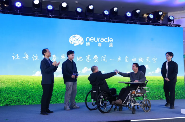 100%响应！中国脑机接口临床试验32例截瘫患者全部实现脑控抓握