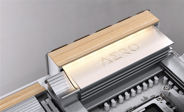 技嘉X870E AERO X3D WOOD主板用上木头、皮革：精美如艺术品