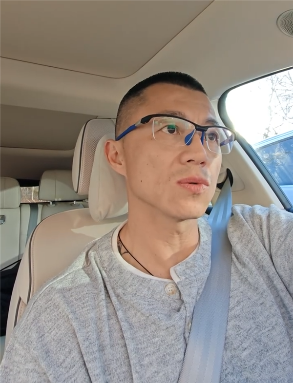 陈震朋友圈发文：海外账号停止更新 暂停一切对外表达