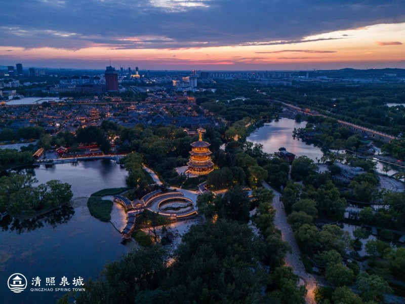 “清照泉城诗歌之夜暨吕德安作品展”泉畔开幕(图12)