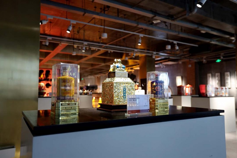 五粮液股份真龙天子品牌签约张铁林，助力品牌战略升级(图6)