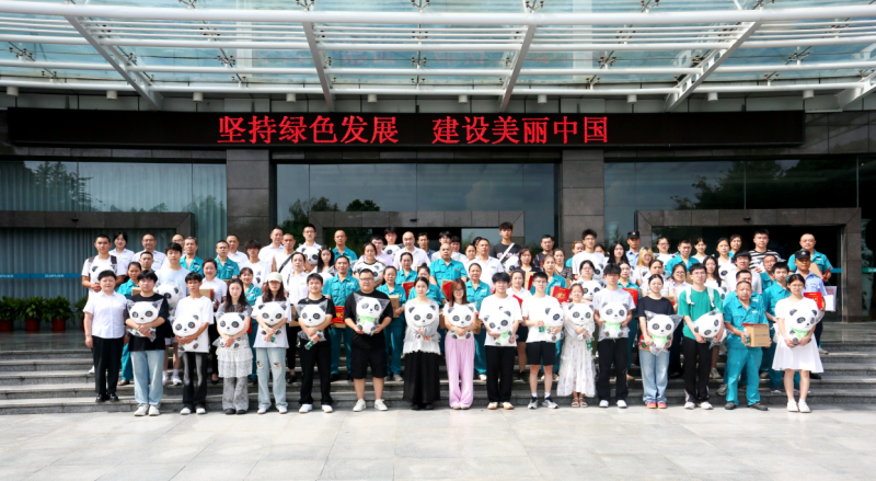 全友荣登“四川民营企业100强”等多项权威榜单(图4)