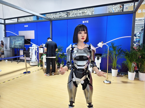 赛迪顾问:2026年中国人形机器人产业规模有望突破200亿元(图1) 赛迪顾问:2026年中国人形机器人产业规模有望突破200亿元(图1)