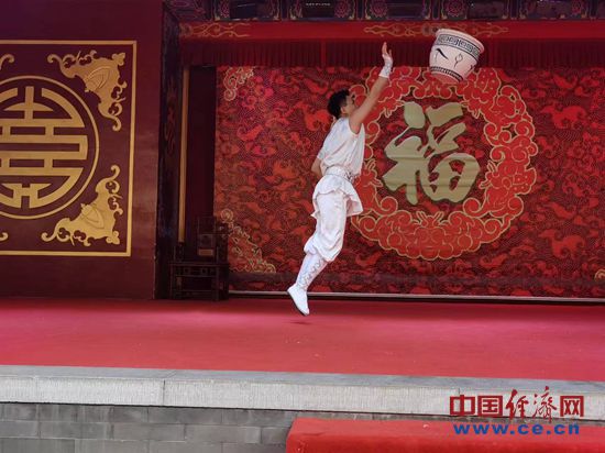 【新春走基层】北京:逛庙会,让“年味”拉满(图4) 【新春走基层】北京:逛庙会,让“年味”拉满(图4)