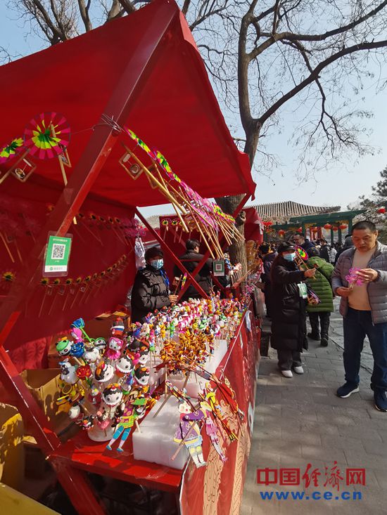 【新春走基层】北京:逛庙会,让“年味”拉满(图8) 【新春走基层】北京:逛庙会,让“年味”拉满(图8)