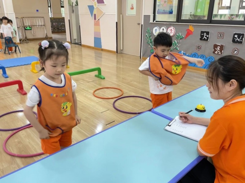 挑战无处不在，成长由此开始——吉的堡幼儿园自理小达人比赛盛况(图4)