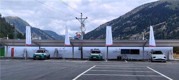 全液冷超充“一秒一公里”,华为数字能源助力打造最美 318 全液冷超充“一秒一公里”,华为数字能源助力打造最美 318(图2)