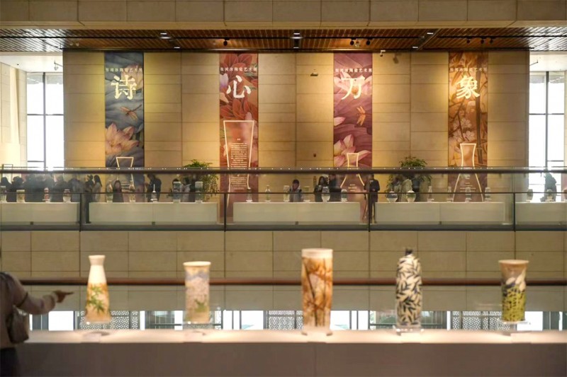 “守护者传播计划·诗心万象——张闻冰陶瓷艺术展”文化影响力持续绽放中(图2) “守护者传播计划·诗心万象——张闻冰陶瓷艺术展”文化影响力持续绽放中(图2)