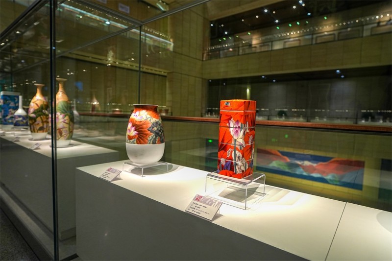 “守护者传播计划·诗心万象——张闻冰陶瓷艺术展”文化影响力持续绽放中(图4) “守护者传播计划·诗心万象——张闻冰陶瓷艺术展”文化影响力持续绽放中(图4)