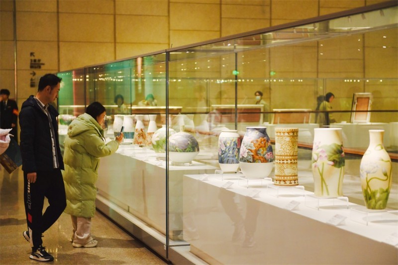 “守护者传播计划·诗心万象——张闻冰陶瓷艺术展”文化影响力持续绽放中(图6) “守护者传播计划·诗心万象——张闻冰陶瓷艺术展”文化影响力持续绽放中(图6)