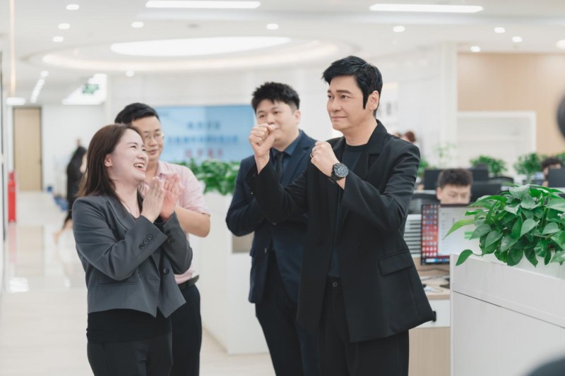 广东空格律师事务所重磅签约著名影星罗嘉良先生 以专业共塑法治新标杆(图4) 广东空格律师事务所重磅签约著名影星罗嘉良先生 以专业共塑法治新标杆(图4)