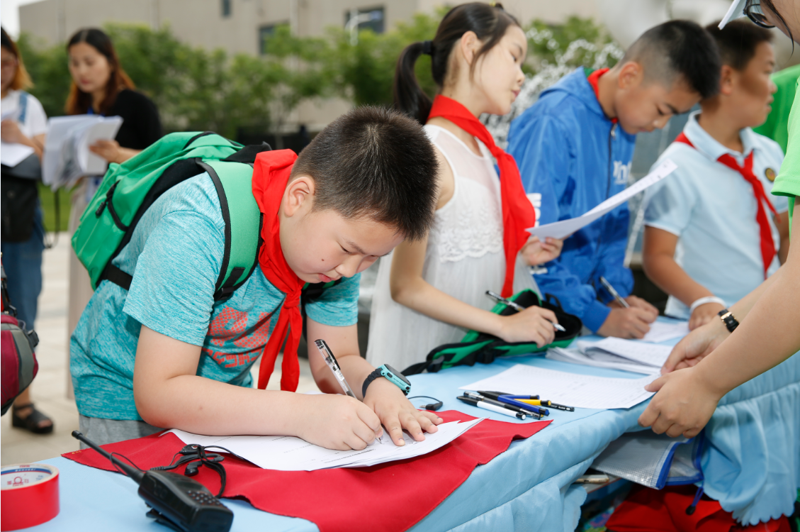 天津伊康视光“保护视力,健康用眼”校园活动(图3) 天津伊康视光“保护视力,健康用眼”校园活动(图3)